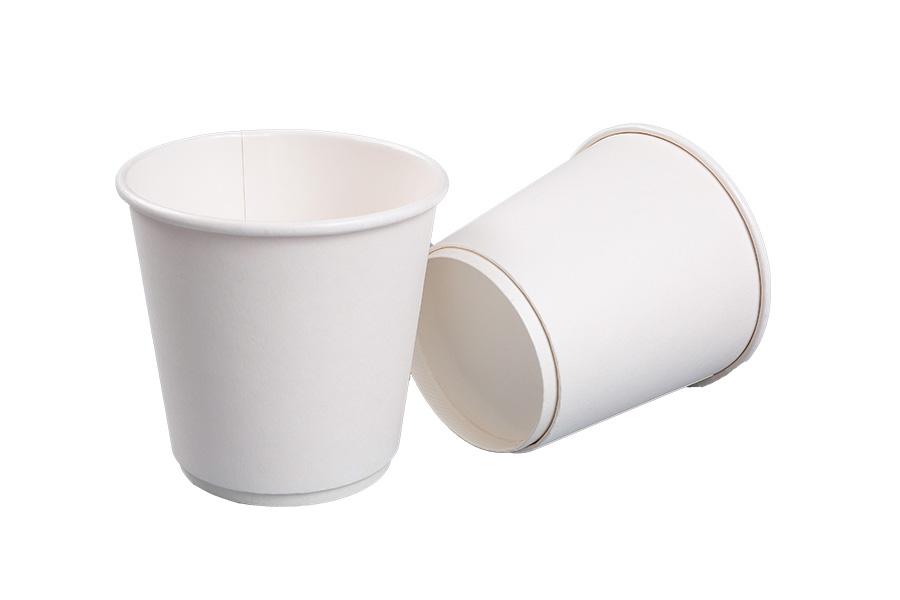 Tazas calientes aisladas de dos paredes